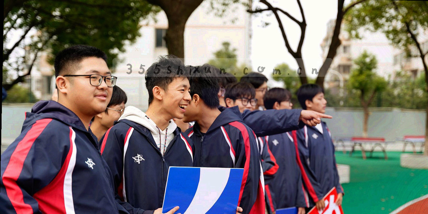 墨绿底色上暗金细线与数据点阵构成的抽象纹理